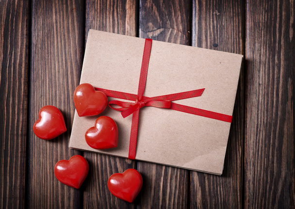 envelope and red hearts - Φωτογραφία, εικόνα