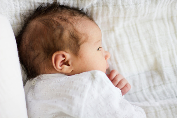 новорожденная девочка
 - Фото, изображение