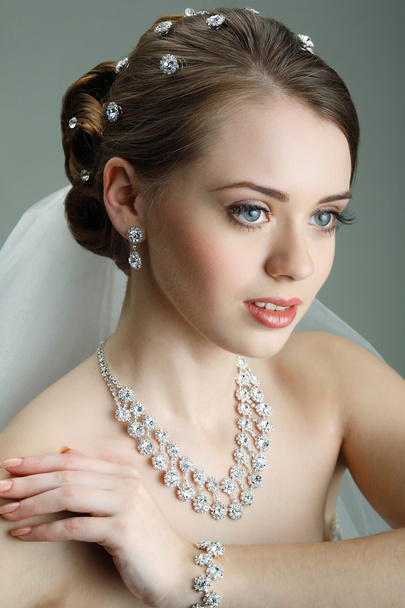 A beautiful young girl is in a wedding decoration - Foto, afbeelding