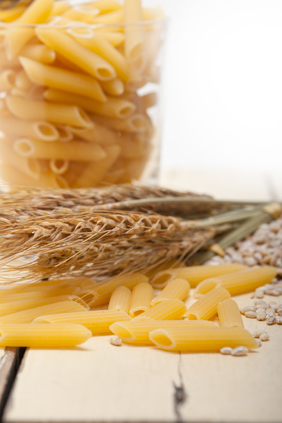 Italian pasta penne vehnän kanssa
 - Valokuva, kuva