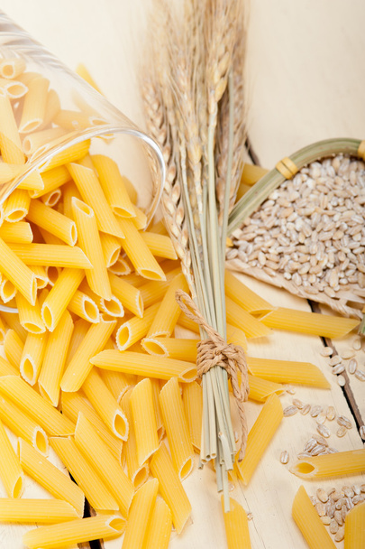 Italian pasta penne vehnän kanssa
 - Valokuva, kuva