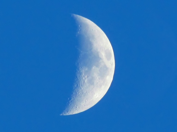 Kuun pinta
 - Valokuva, kuva