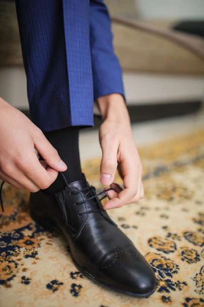 boty oblékání ženicha - Fotografie, Obrázek