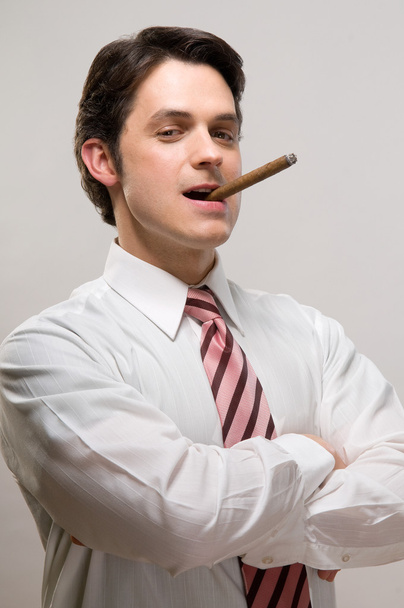 Man smoking a cigar - Foto, afbeelding