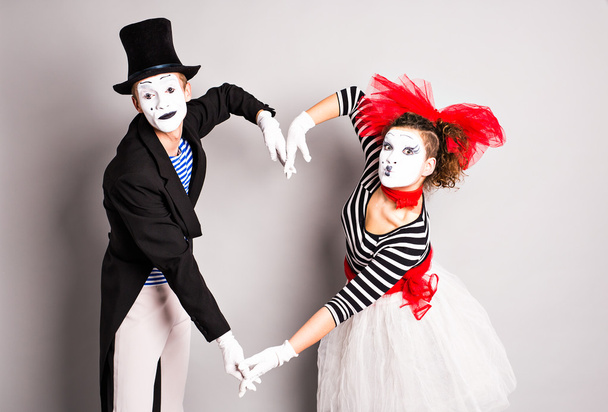Dwa mime, pantomima serce, Walentynki dzień koncepcja, koncepcja kwietnia Fools Day - Zdjęcie, obraz