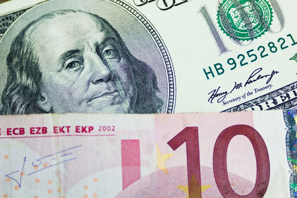 Dólares y euros
 - Foto, Imagen