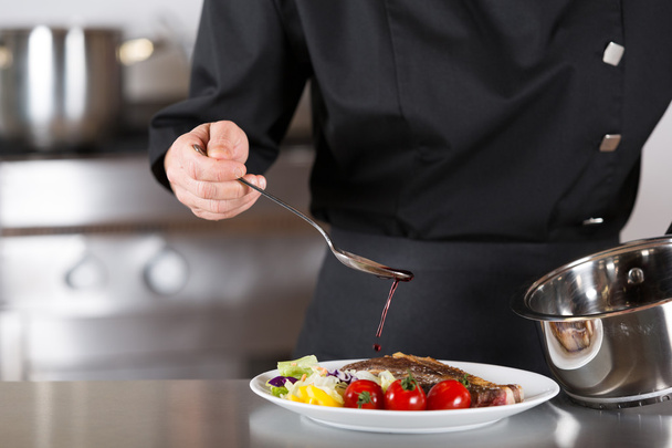 Chef finishing your plate - Zdjęcie, obraz