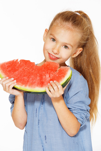 Little girl with watermelon - Fotoğraf, Görsel