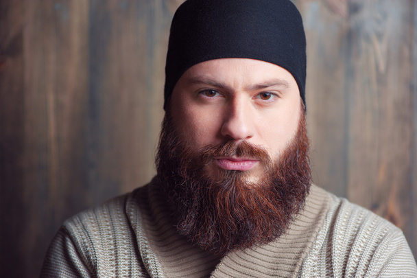 Bearded man looking at camera - Foto, Imagen