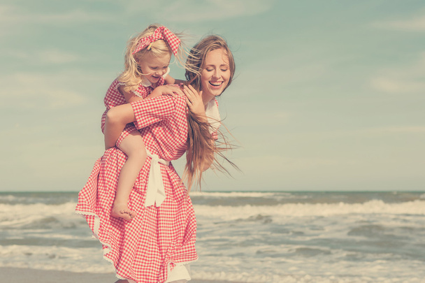 Mother and her daughter  having fun on the beach - Foto, Imagem