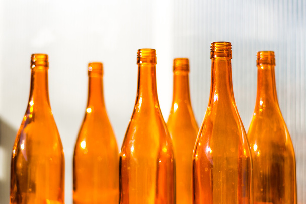 Botellas de cristal naranja
 - Foto, imagen