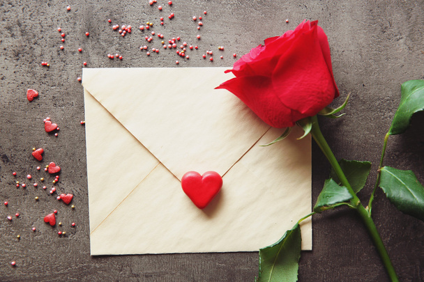 present envelope with hearts and rose - Фото, зображення