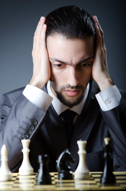 Шаховий гравець грає свою гру
 - Фото, зображення