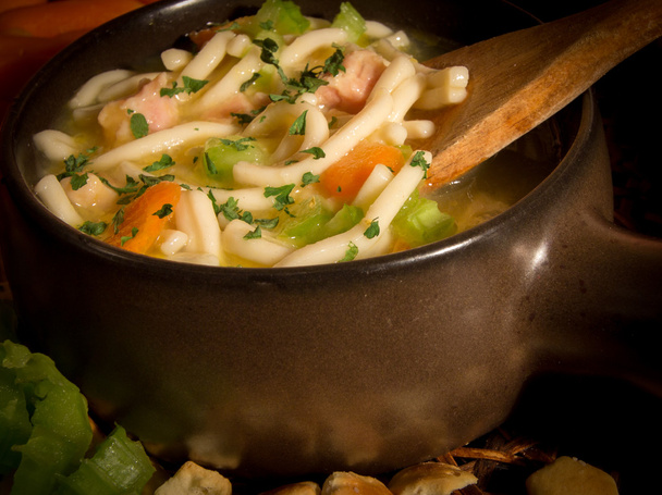 Домашній суп з курячої локшини
 - Фото, зображення