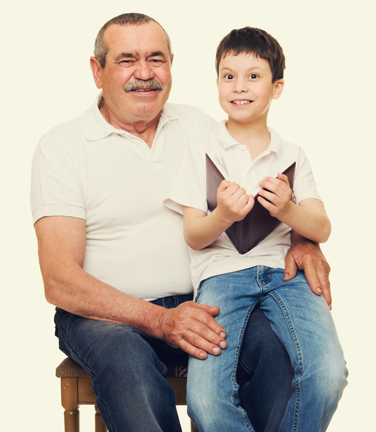 Πορτρέτο του παππού και τα εγγόνια - Φωτογραφία, εικόνα