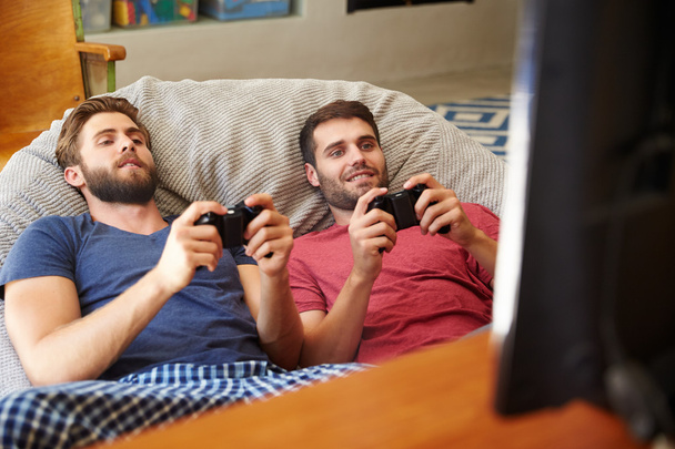 Friends  Playing Video Game Together - Foto, imagen