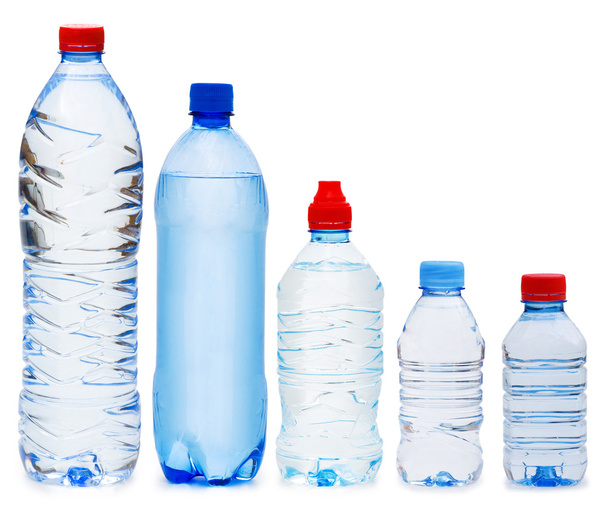 viele Wasserflaschen isoliert auf weiß - Foto, Bild