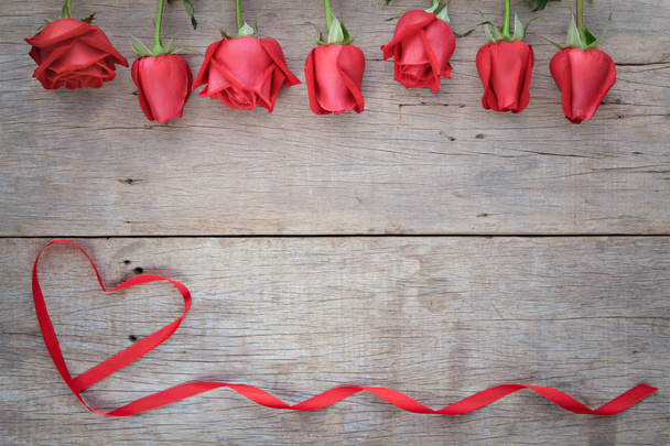 Valentines day background with red rose and ribbon on wooden. - Foto, Imagem