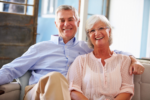 Smiling Senior Couple At Home - Φωτογραφία, εικόνα