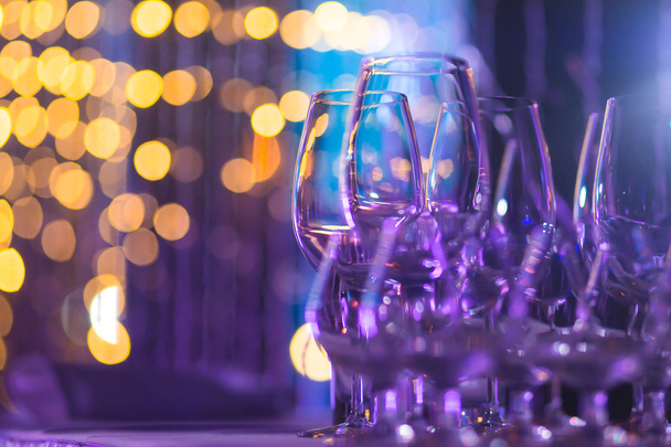 Beautiful row line of different colored alcohol cocktails with mint on a christmas party, martini, vodka,and others on decorated catering bouquet table on open air event, picture with beautiful bokeh - 写真・画像
