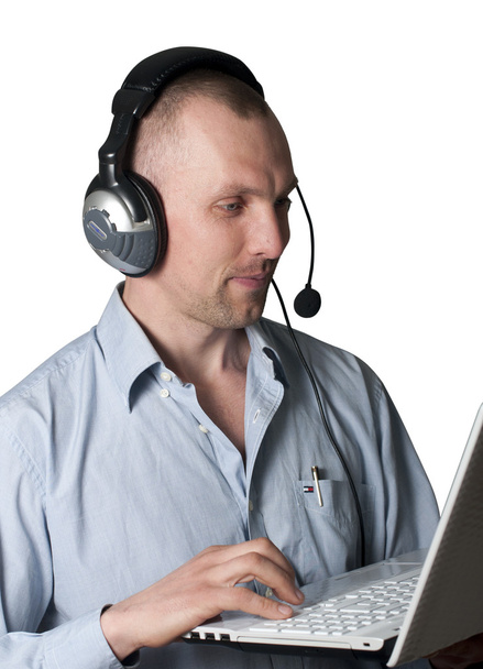 Молода людина з навушниками і ноутбуком
 - Фото, зображення