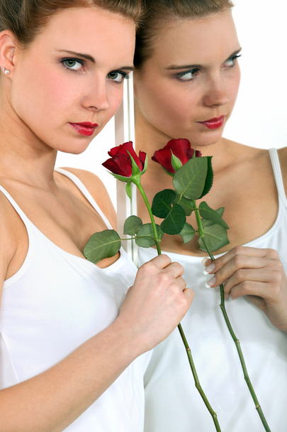 Woman holding a rose - Foto, Bild