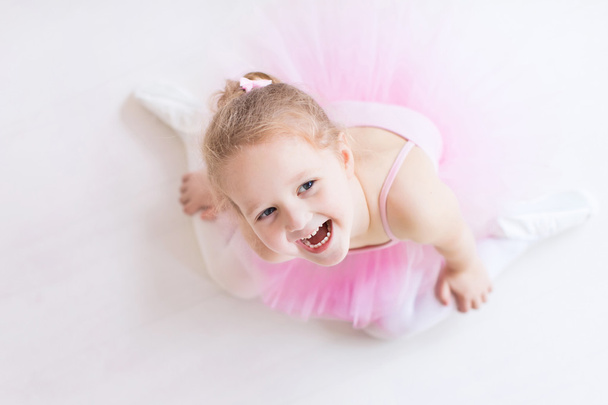 Bailarina en tutú rosa
 - Foto, Imagen