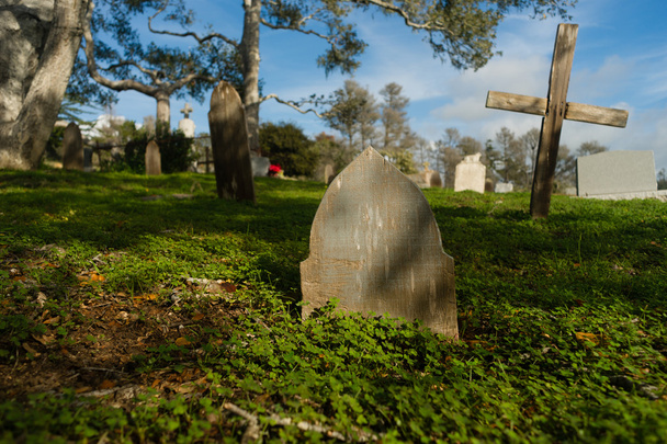 Primitieve grafstenen landelijke begraafplaats hout Marker - Foto, afbeelding