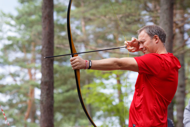 Man hunter shot with bow in open air - Valokuva, kuva