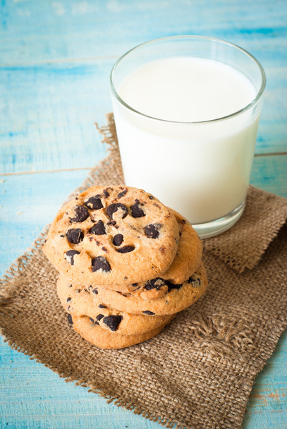 cookies and a glass of milk - Фото, зображення
