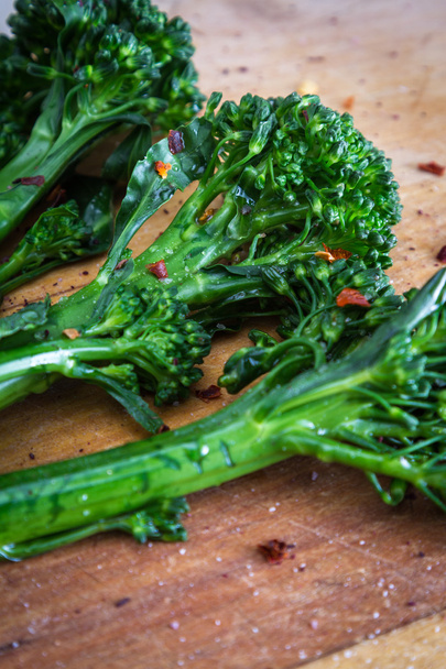 čerstvé dušené broccolini  - Fotografie, Obrázek