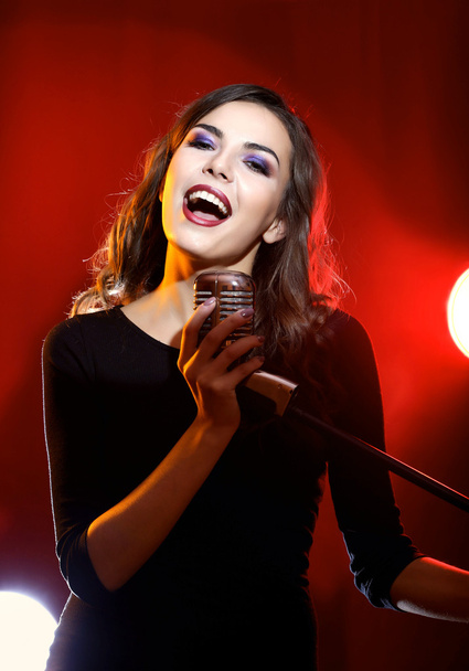 Attractive female singer   - Foto, imagen