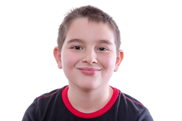 Boy in Red and Black T-Shirt Smiling at Camera - Foto, Imagen