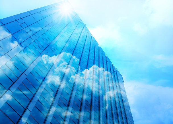 Крупним планом будівельне скло хмарочосів з хмарою, бізнес-концепція архітектури
 - Фото, зображення