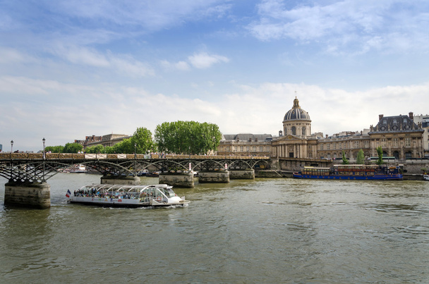 Institut de france en de pont des arts brug over de rivier de seine in Parijs - Foto, afbeelding