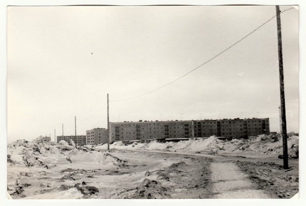 Vintage φωτογραφία δείχνει κατασκευή πολυκατοικιών στην ΕΣΣΔ. Χειμερινή ώρα. - Φωτογραφία, εικόνα
