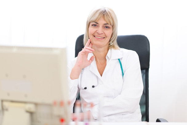 Portrait of happy mature doctor woman at laboratory - Photo, image