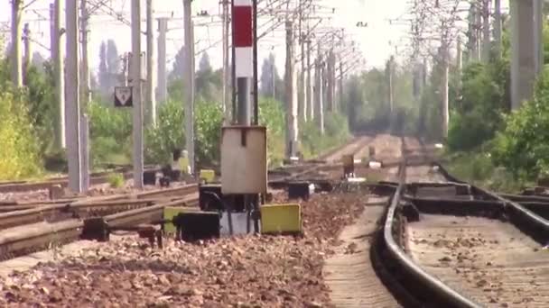 Σιδηροδρομικές γραμμές κάτω από θερμότητα - Πλάνα, βίντεο