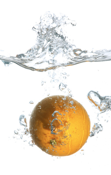 Fresh Orange Splashing in Water - 写真・画像