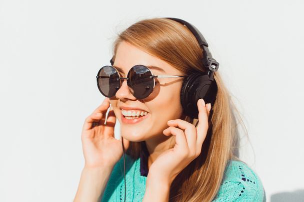 pretty hipster woman listening music - Fotó, kép