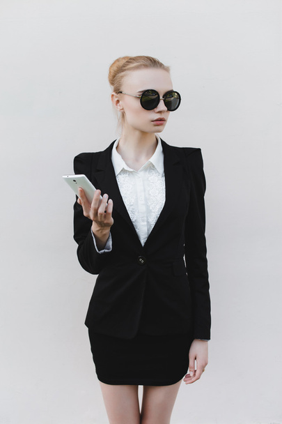 Chica rubia de moda con gafas de sol
 - Foto, Imagen