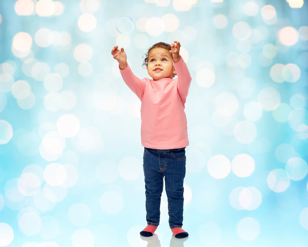 little baby girl playing with soap bubble - Foto, afbeelding