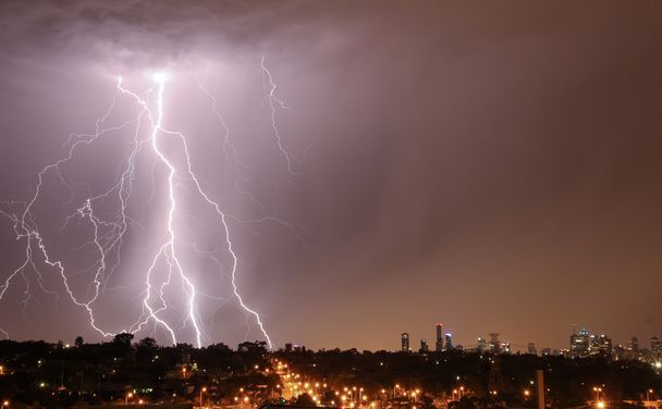 Blitz über der Skyline der Stadt - Foto, Bild