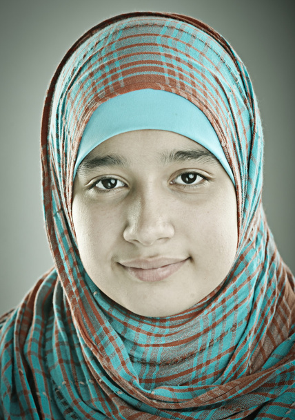 美しいイスラム教徒アラビア語少女の肖像画 - 写真・画像