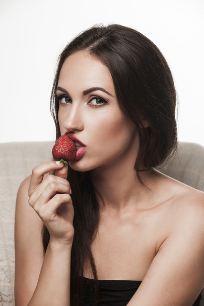 Sexy woman eating fruits - Foto, Imagen