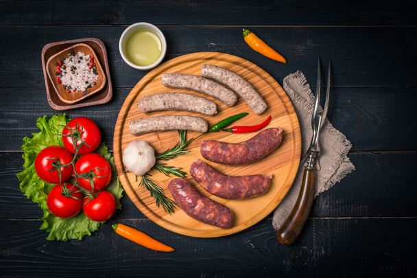 Сира ковбаса зі спеціями та овочами
 - Фото, зображення