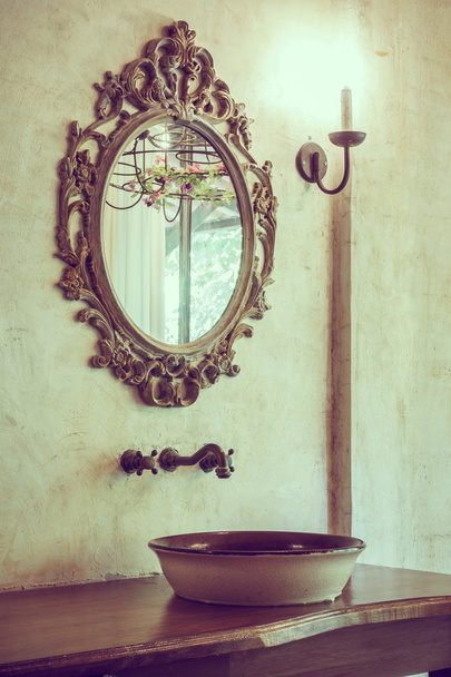 musluk ve ayna banyo dekorasyon - Fotoğraf, Görsel