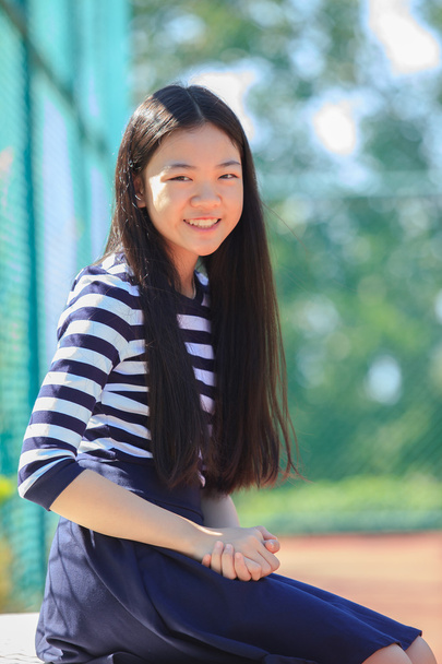портрет счастливое лицо азиатской девушки зубастый улыбающийся счастье emoti
 - Фото, изображение