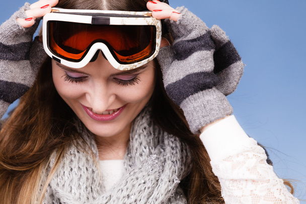 lyžař, nošení, lyžařské brýle s úsměvem - Fotografie, Obrázek