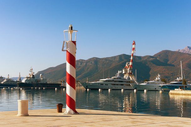 Montenegro. Blick auf porto montenegro von der Böschung der Stadt tivat - Foto, Bild